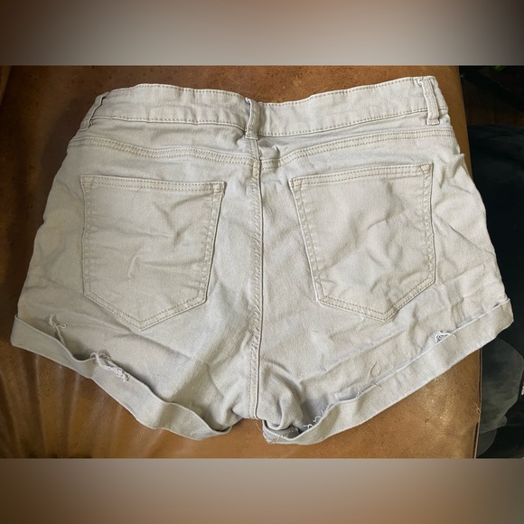 H&M shorts - Picture 2 of 3